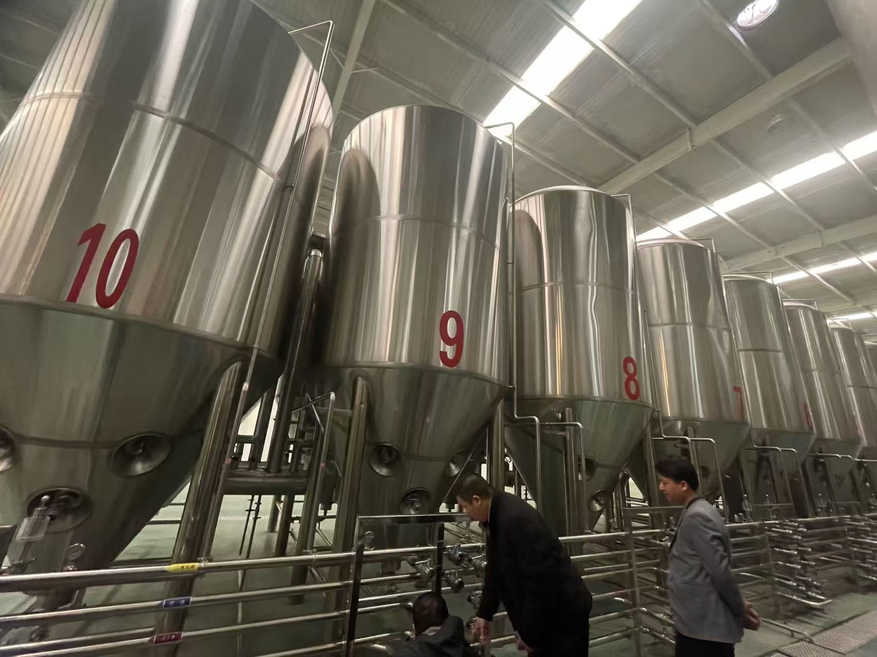 金川精酿啤酒设备厂—平面布置、设备设计、制造、调试、培训等一条龙服务